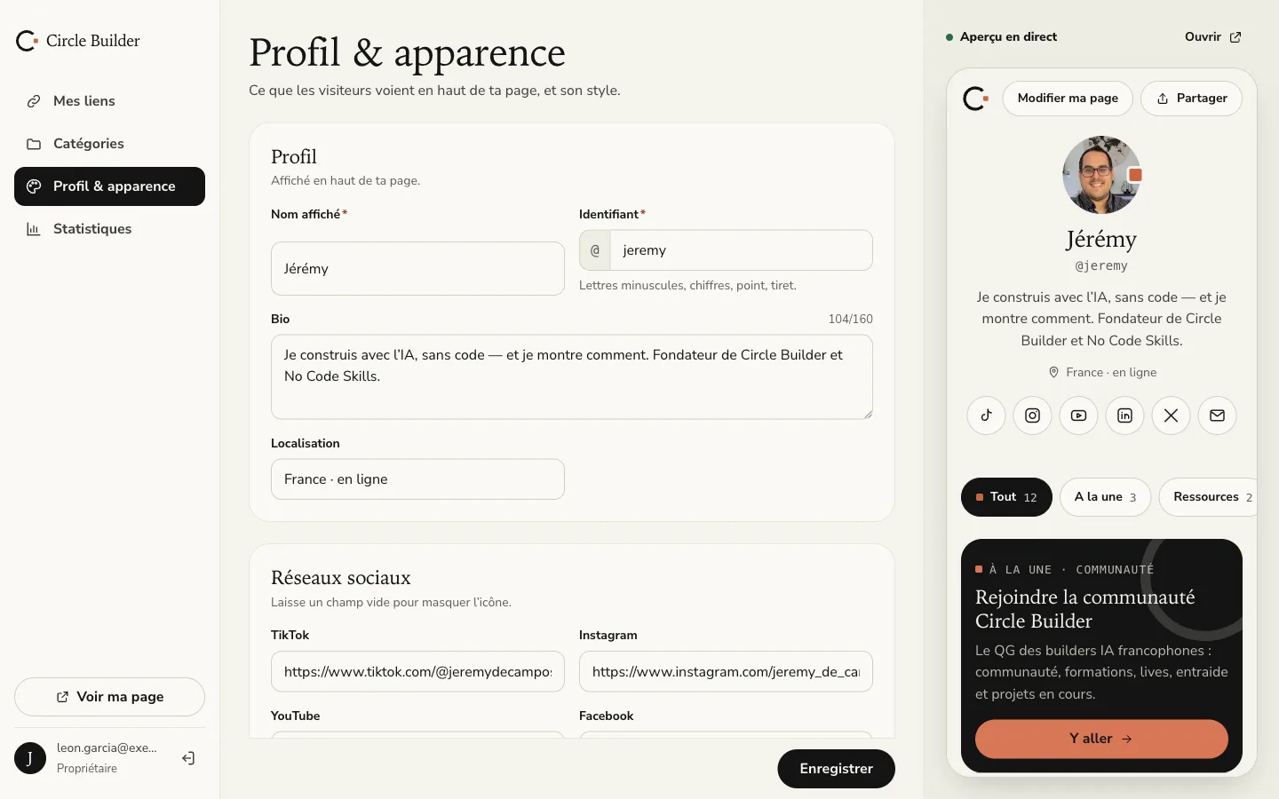 Réglages du profil et de l'apparence : nom affiché, bio, localisation et réseaux sociaux